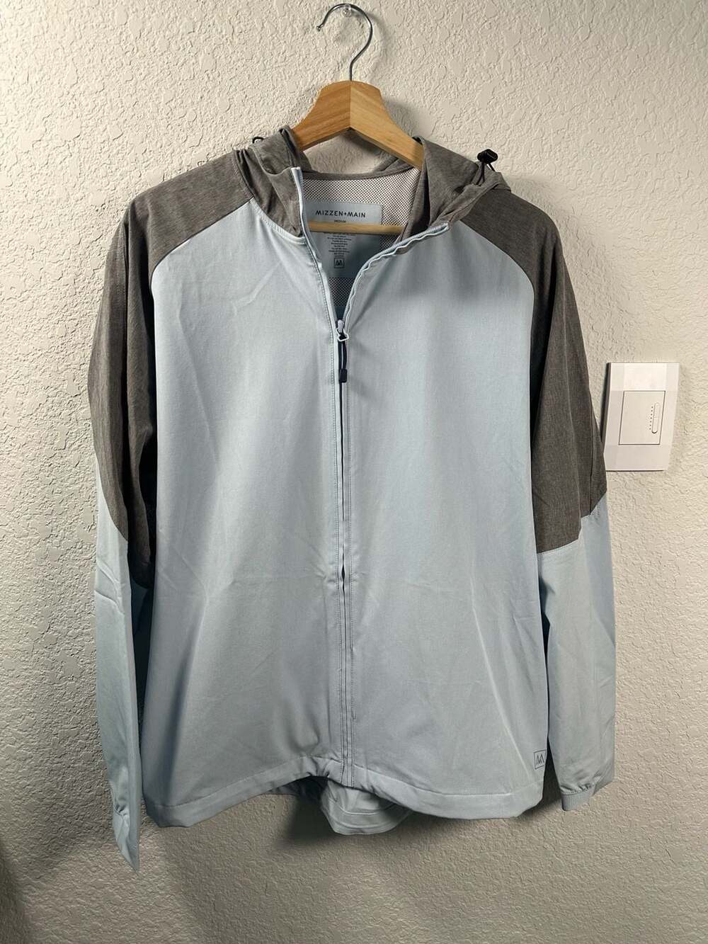 Mizzen+Main HydraShift Hooded Jacket Size Medium Blue